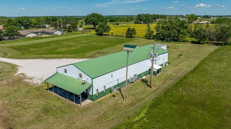 286 Industrial Ave, Welch, OK à vendre - Photo du bâtiment - Image 2 de 11