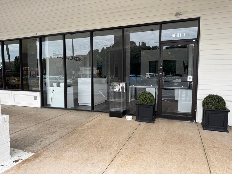 6681 NE Roswell Rd, Atlanta, GA for lease - Building Photo - Image 2 of 16