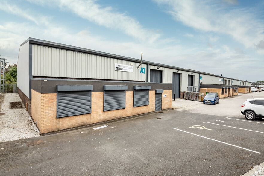 Old Wellington Rd, Manchester for lease - Primary Photo - Image 1 of 3