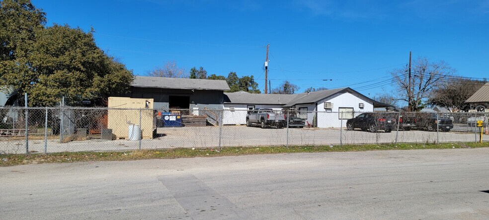 101 S San Marcos, Dripping Springs, TX à vendre - Photo du bâtiment - Image 3 de 16