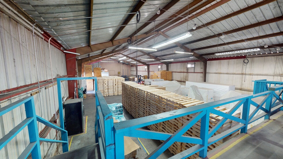 14 Holomua St, Hilo, HI for lease - Building Photo - Image 2 of 8