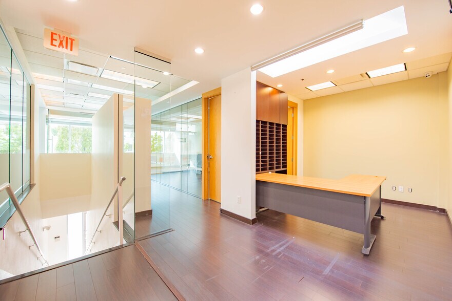 8600 Cambie Rd, Richmond, BC à louer - Photo du bâtiment - Image 3 de 9