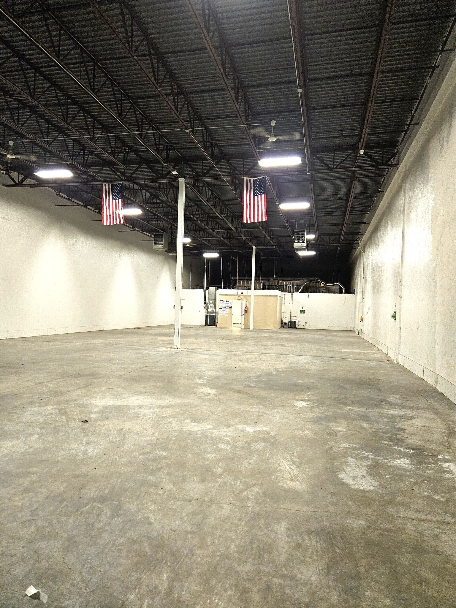 65 Mathewson Dr, Weymouth, MA à louer Photo principale- Image 1 de 12