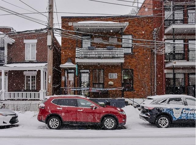 87 Rue Saint-Jean, Longueuil, QC for sale - Primary Photo - Image 1 of 6