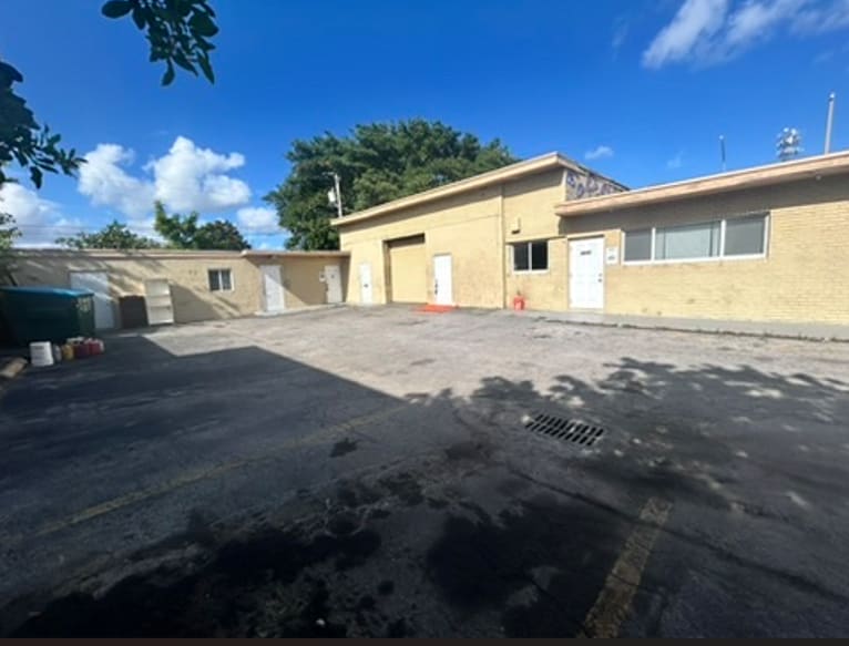 6225 Johnson St, Hollywood, FL for lease Interior Photo- Image 1 of 12