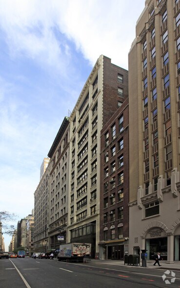9 E 37th St, New York, NY à louer - Photo du bâtiment - Image 2 de 5