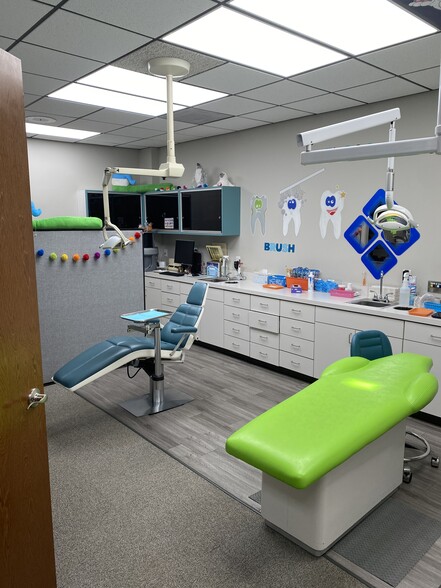 16125 Cairnway Dr, Houston, TX for sale - Interior Photo - Image 2 of 12