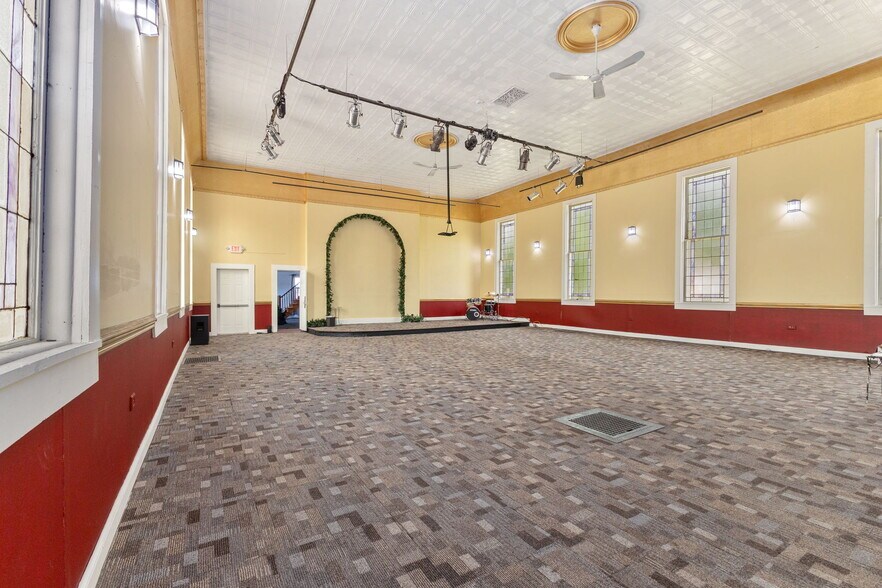 13 Leonard St, Gansevoort, NY à vendre - Photo du bâtiment - Image 3 de 36