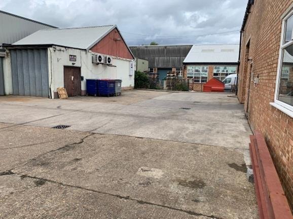 Island Farm Ave, West Molesey for lease - Building Photo - Image 2 of 9