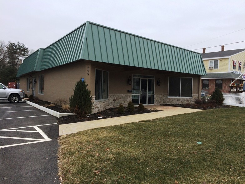 295 Centre Ave, Rockland, MA for sale - Building Photo - Image 2 of 4