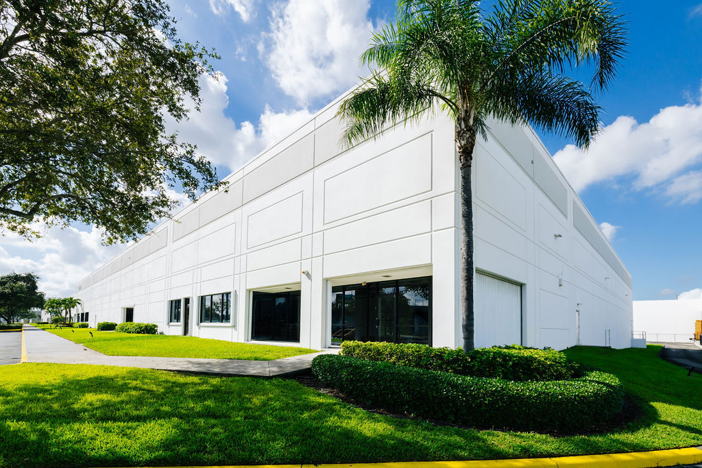 7800-7890 NW 80th St, Miami, FL à louer Photo intérieure- Image 1 de 9