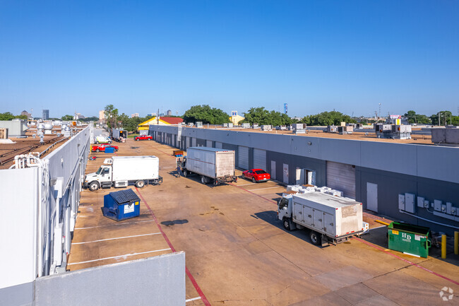 More details for 2154 W Northwest Hwy, Dallas, TX - Flex, Industrial for Lease