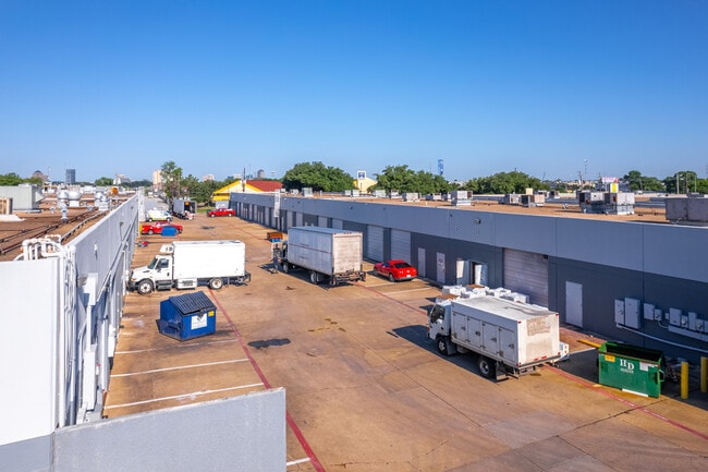 More details for 2154 W Northwest Hwy, Dallas, TX - Flex for Lease