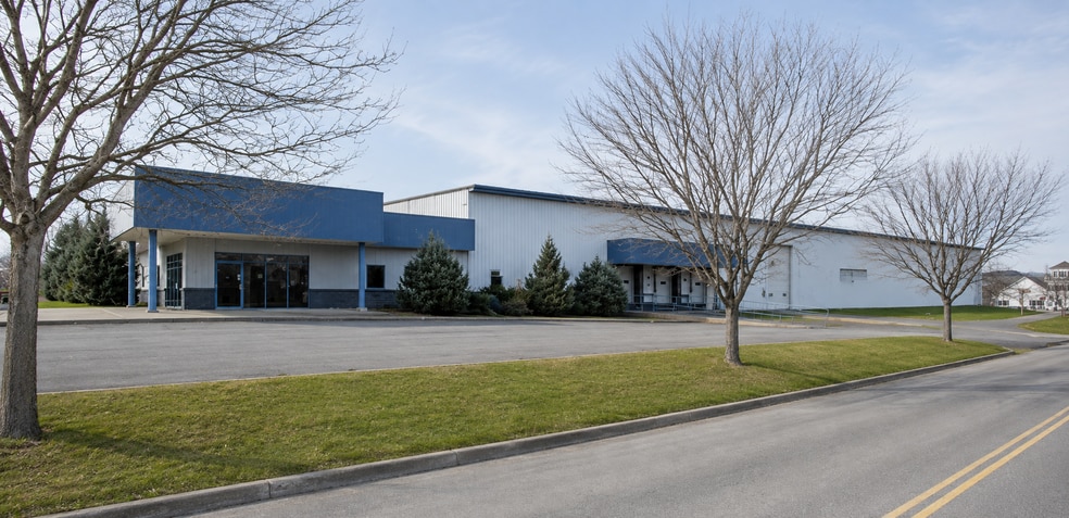 108 Business Park Dr, Frankfort, NY à louer - Photo du bâtiment - Image 2 de 10