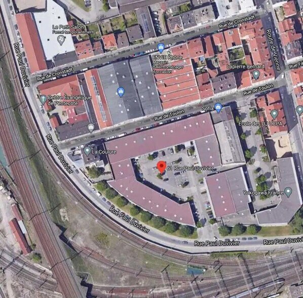 Flex dans Lyon à louer - Photo du bâtiment - Image 2 de 3