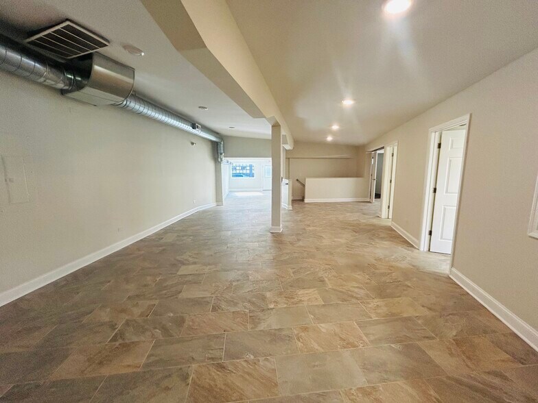 725 E Wisconsin St, Delavan, WI à louer - Photo intérieure - Image 3 de 15