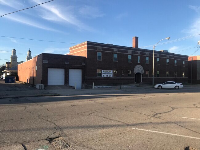 Plus de détails pour 137 E Washington St, Shelbyville, IN - Commerce de détail à louer