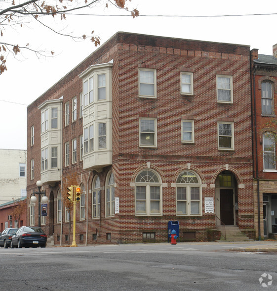 146 E Water St, Lock Haven, PA for lease - Building Photo - Image 2 of 2