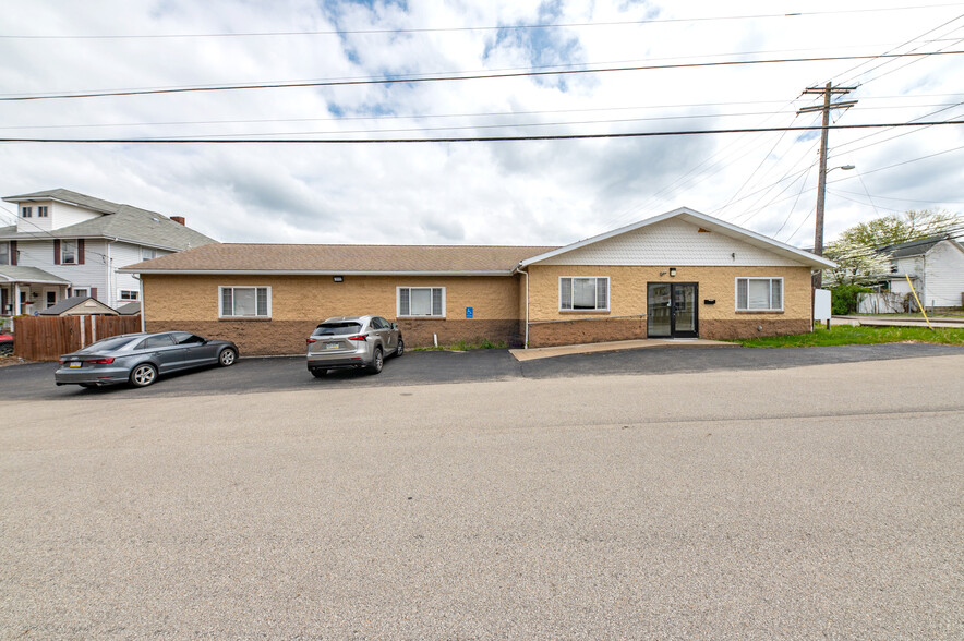 325 Connellsville St, Uniontown, PA for sale - Building Photo - Image 1 of 36