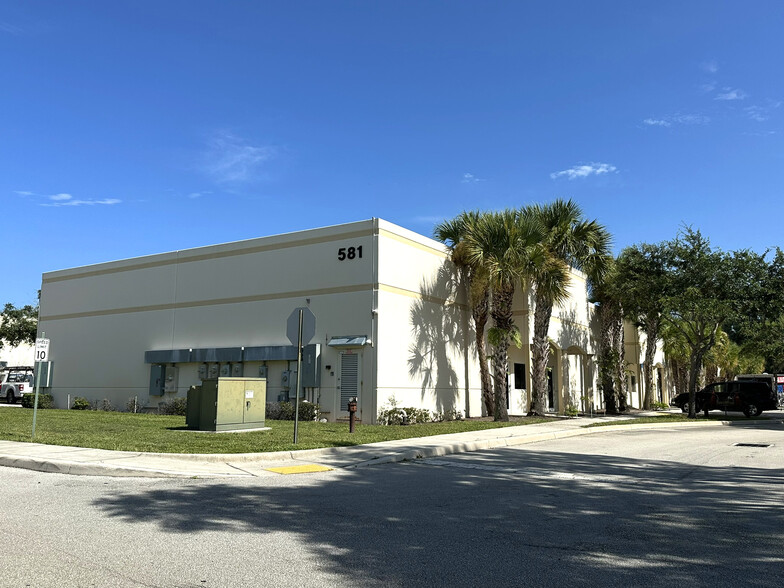 581 105th Ave N, West Palm Beach, FL for sale - Building Photo - Image 3 of 5