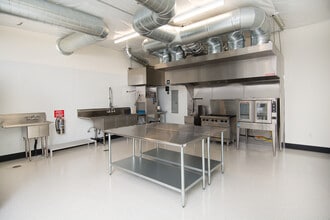 12125 SW Allen Blvd, Beaverton, OR à louer Photo intérieure- Image 1 de 5