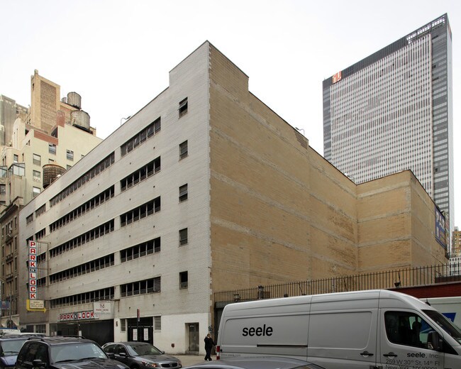 More details for 220 W 31st St, New York, NY - Retail for Lease