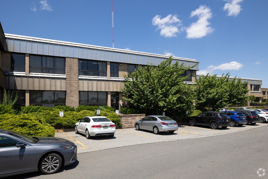 300 Route 17 S, Lodi, NJ for lease - Building Photo - Image 2 of 5