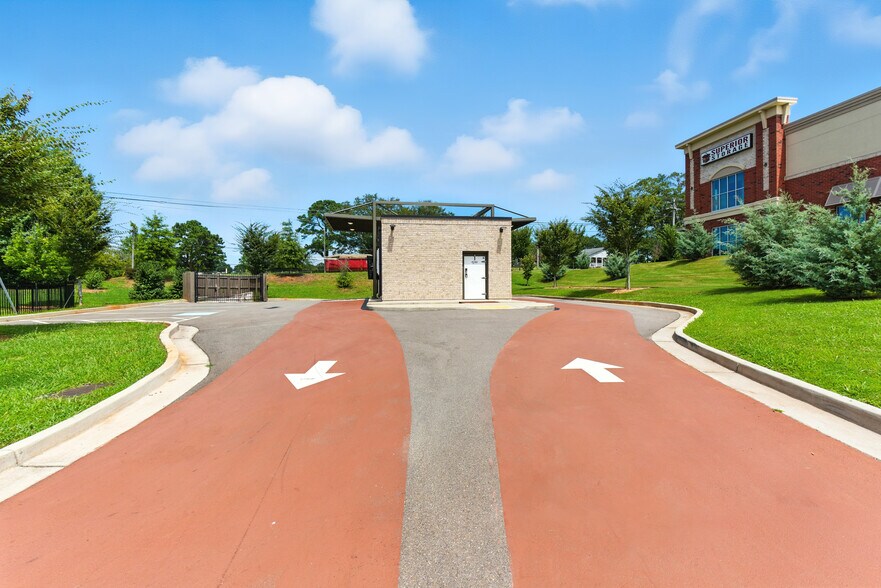 4240 Hickory Flat Hwy, Canton, GA à louer - Photo du bâtiment - Image 1 de 22
