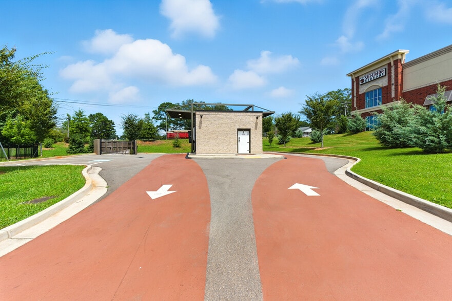 4240 Hickory Flat Hwy, Canton, GA à louer - Photo du bâtiment - Image 1 de 22