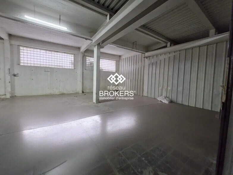 Industrial in Bondy for lease - Interior Photo - Image 1 of 3