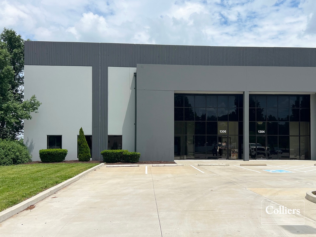 1300-1308 Rustique Sq, O'Fallon, MO for lease Interior Photo- Image 1 of 5