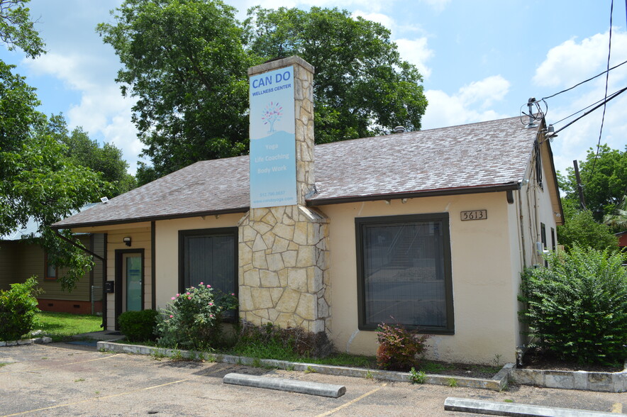 5613 Adams Ave, Austin, TX for lease - Building Photo - Image 1 of 1