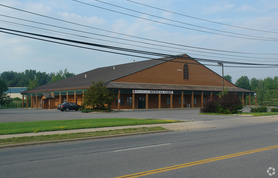 675 Route 3, Plattsburgh, NY à louer - Photo principale - Image 1 de 17