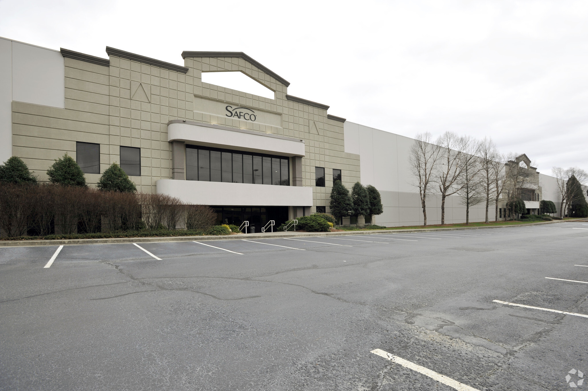 2700 Barrett Lakes Blvd, Kennesaw, GA for lease Primary Photo- Image 1 of 5