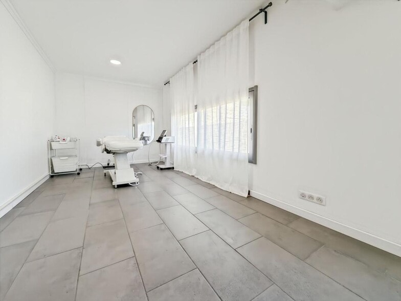 23 Boulevard De La Gare, La Penne-sur-Huveaune for lease - Interior Photo - Image 3 of 23