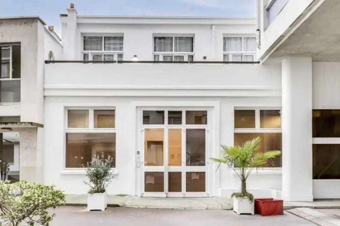 Office in Paris for sale Building Photo- Image 1 of 11