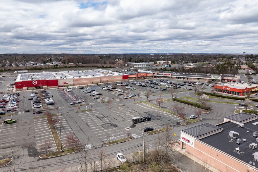 350-400 Ryders Ln, Milltown, NJ à louer - Photo du bâtiment - Image 2 de 26