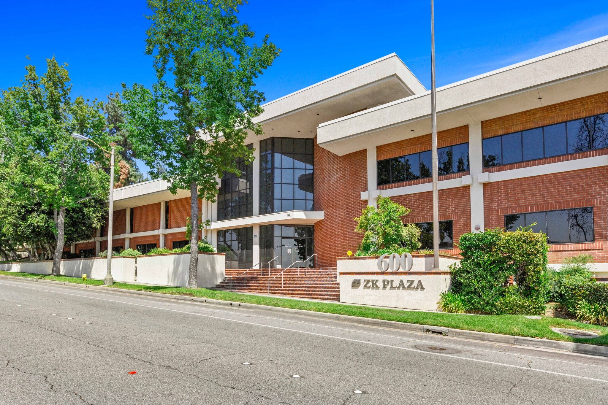 600 N Rosemead Blvd, Pasadena, CA for lease Building Photo- Image 1 of 11
