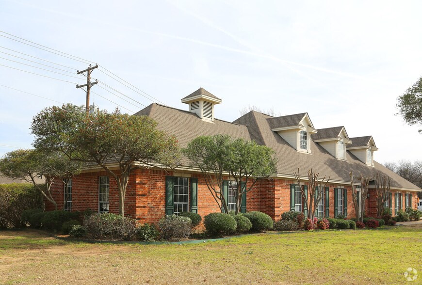 1105 W Lamar Blvd, Arlington, TX à louer - Photo du bâtiment - Image 3 de 3