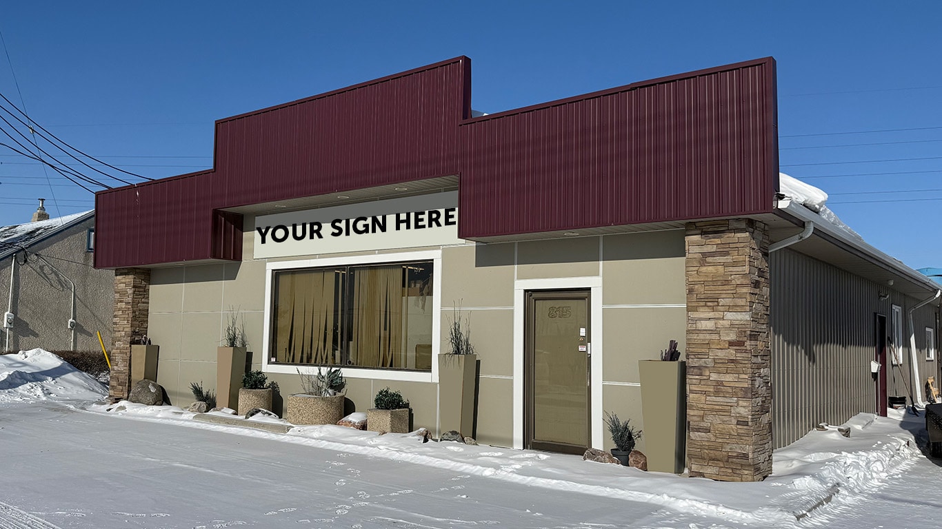 815 Dugald Rd, Winnipeg, MB for sale Primary Photo- Image 1 of 1