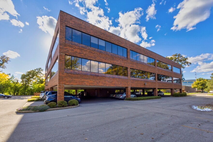 619 Enterprise Dr, Oak Brook, IL à louer - Photo du bâtiment - Image 1 de 27