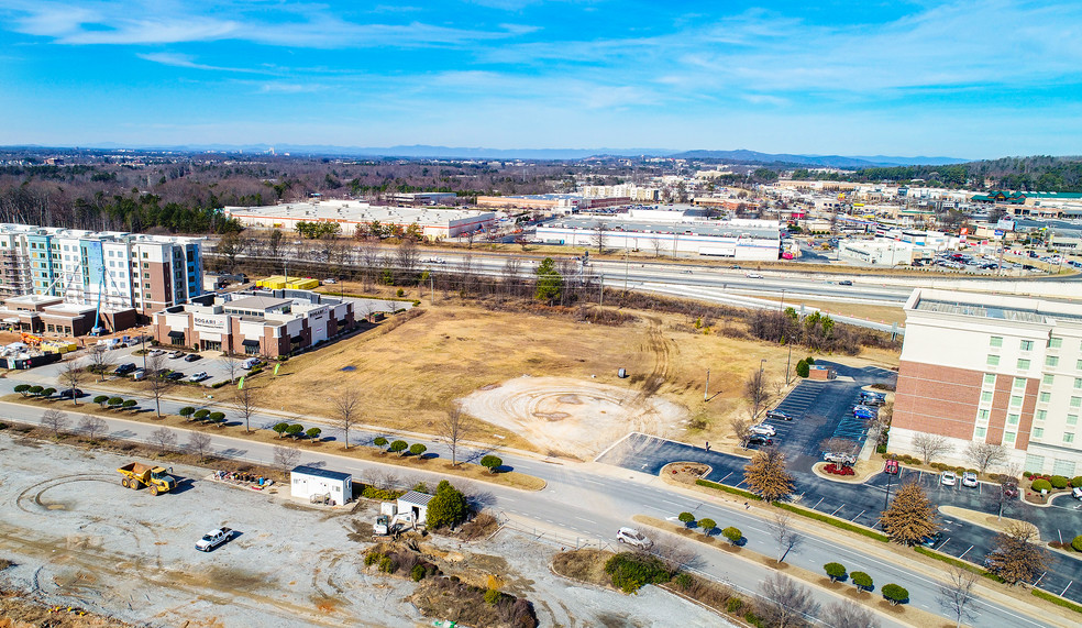 116 Carolina Point Pkwy, Greenville, SC à vendre - Photo du bâtiment - Image 1 de 1