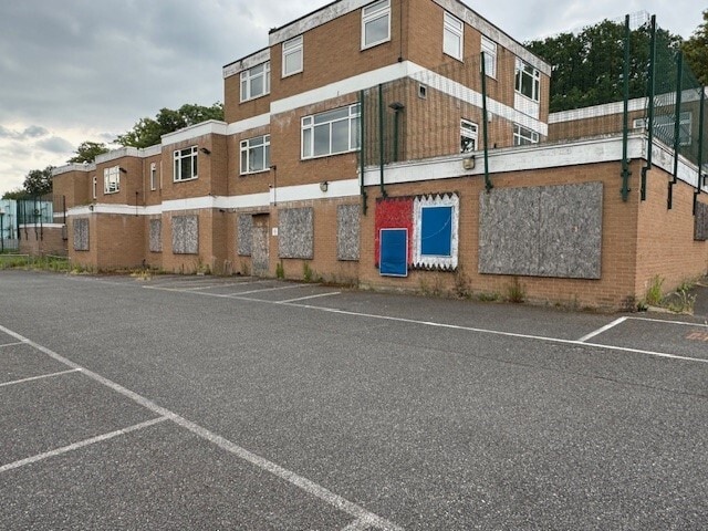 36A Hurst Rd, London for lease - Building Photo - Image 2 of 2