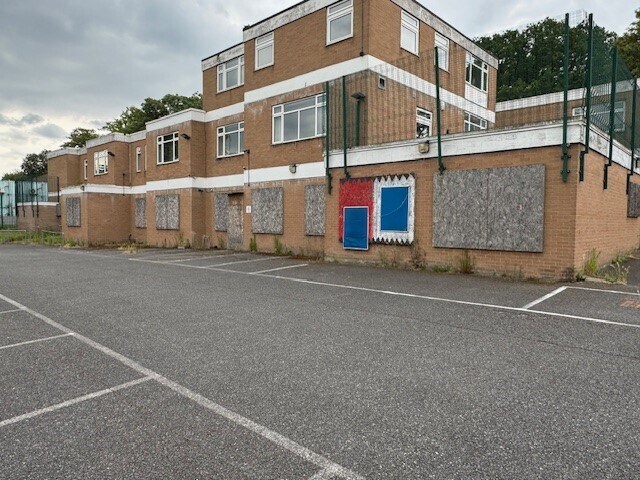 36A Hurst Rd, Londres à louer - Photo du bâtiment - Image 2 de 2