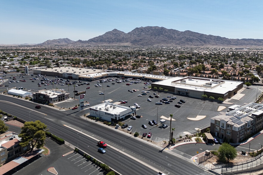 Nellis Crossing Shopping Center portfolio of 3 properties for sale on LoopNet.ca - Building Photo - Image 2 of 8