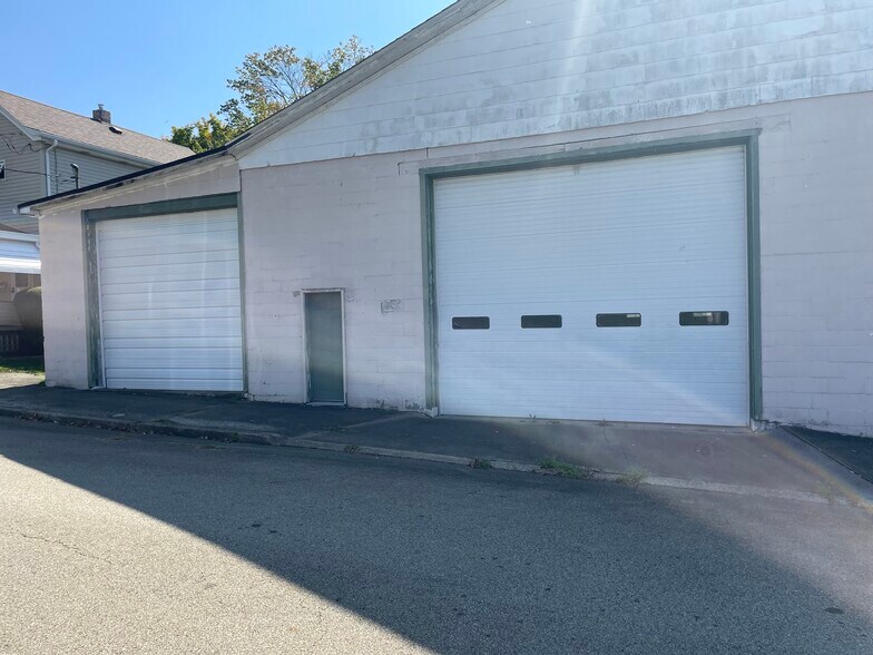 40 W Monroe St, Latrobe, PA à louer - Photo du bâtiment - Image 2 de 15