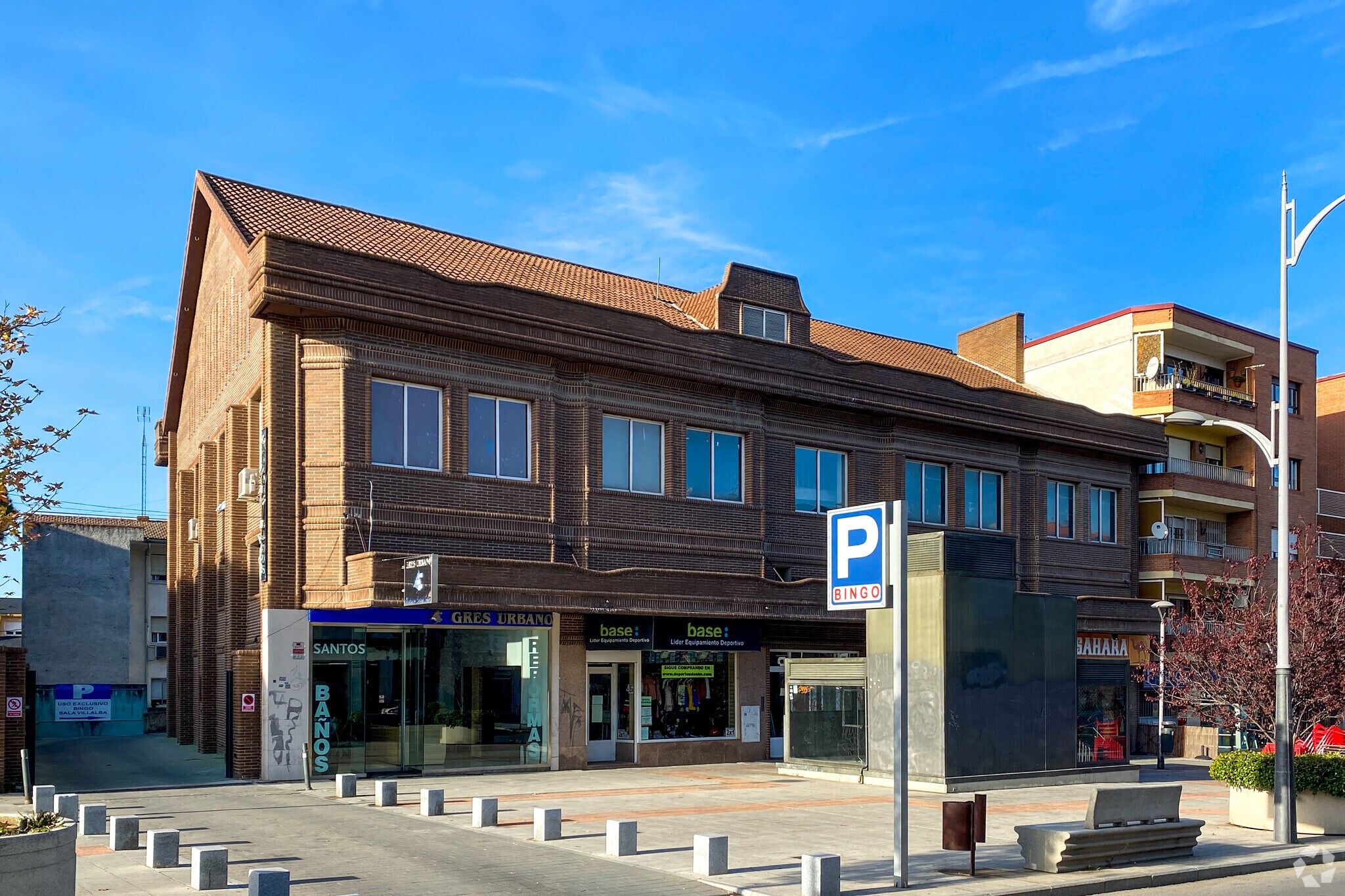 Retail in Collado Villalba, Madrid for lease Primary Photo- Image 1 of 3