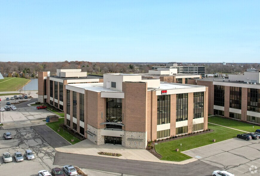 9101 N Wesleyan Rd, Indianapolis, IN à louer - Photo du bâtiment - Image 3 de 10