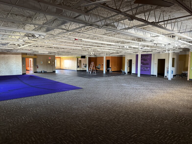 12955 Seminole Blvd, Largo, FL for lease - Building Photo - Image 3 of 5