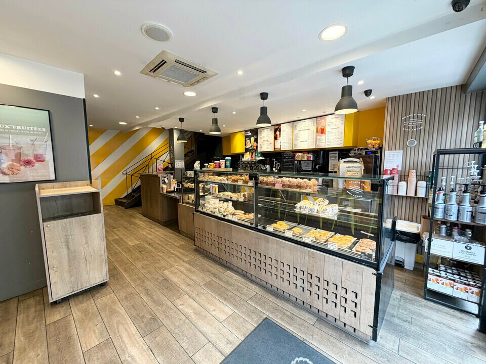 Retail in Reims for lease Interior Photo- Image 1 of 15
